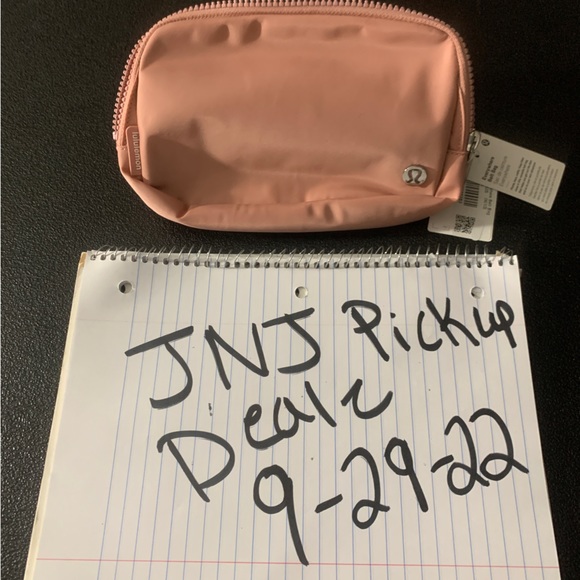 Lululemon everywhere belt bag Pink Pastel NWT - Picture 5 of 9